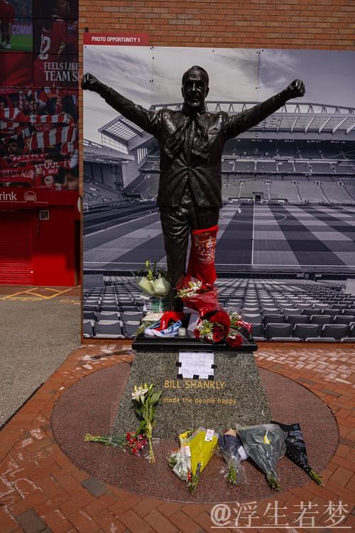 体坛众星悼念若塔:C罗动情表白“难以置信,会想你”,詹皇致敬“永不独行” 体坛众星悼念若塔:C罗动情表白“难以置信,会想你”,詹皇致敬“永不独行”